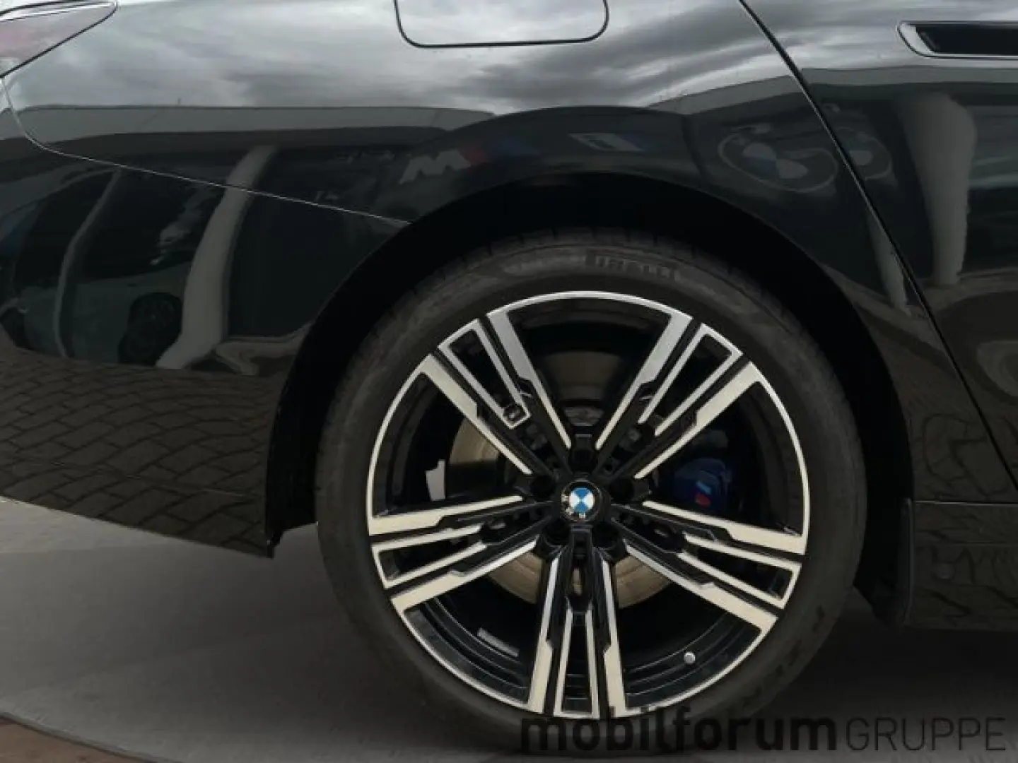 M760 e xDrive M-Sport Lounge Sitze B&W FondEnter