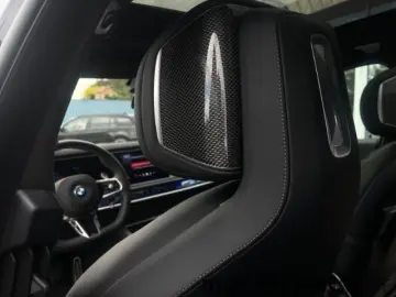 M760 e xDrive M-Sport Lounge Sitze B&W FondEnter