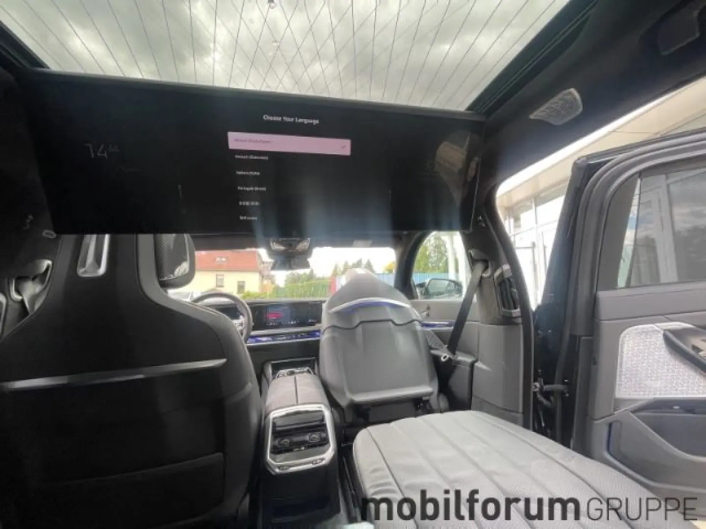 M760 e xDrive M-Sport Lounge Sitze B&W FondEnter