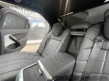 M760 e xDrive M-Sport Lounge Sitze B&W FondEnter