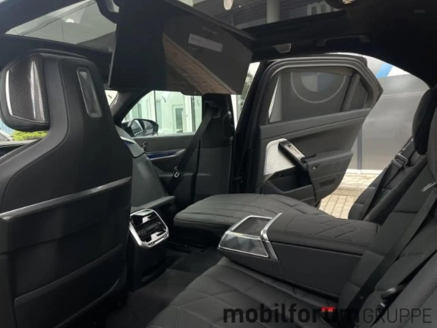 M760 e xDrive M-Sport Lounge Sitze B&W FondEnter
