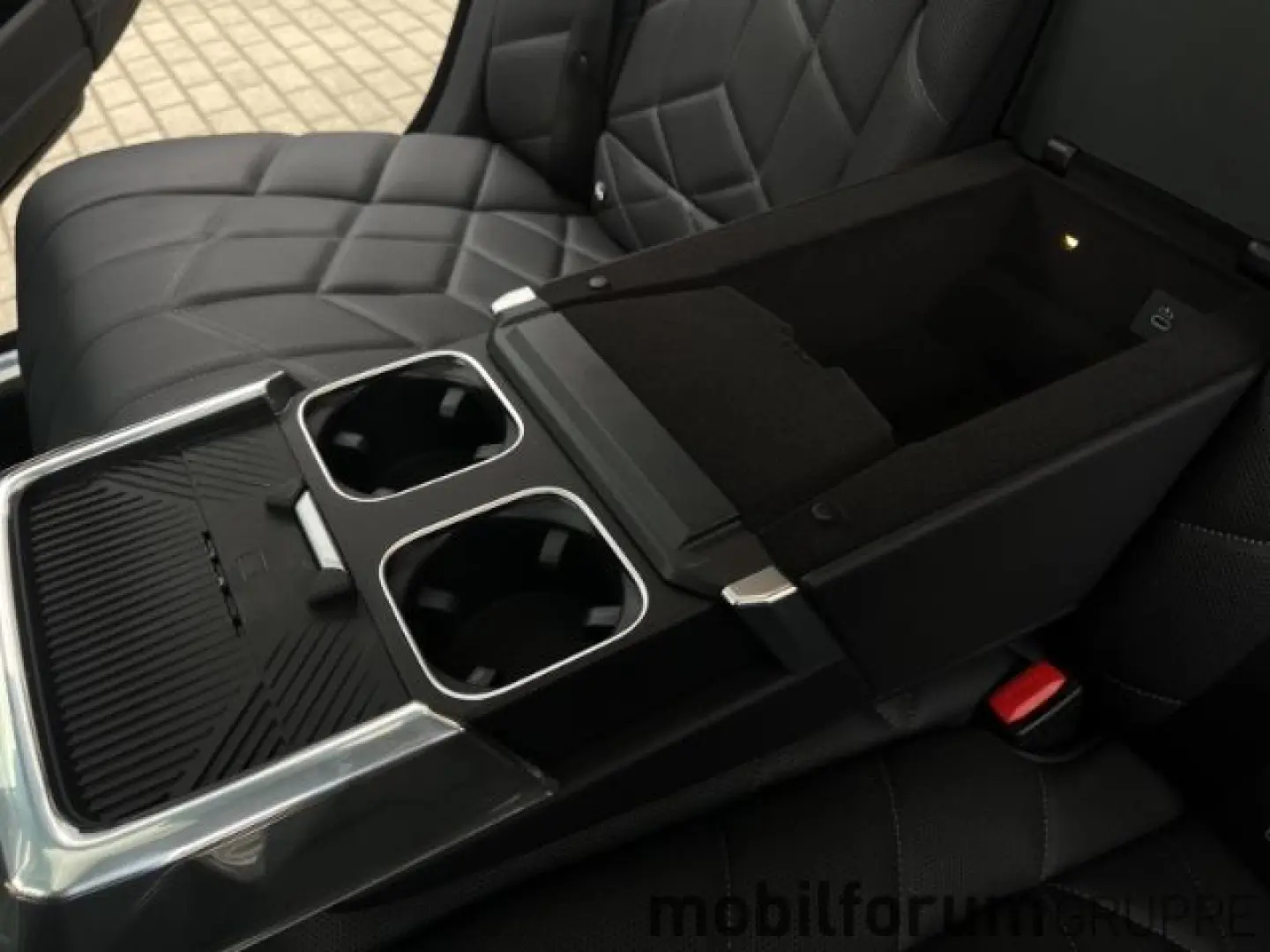 M760 e xDrive M-Sport Lounge Sitze B&W FondEnter