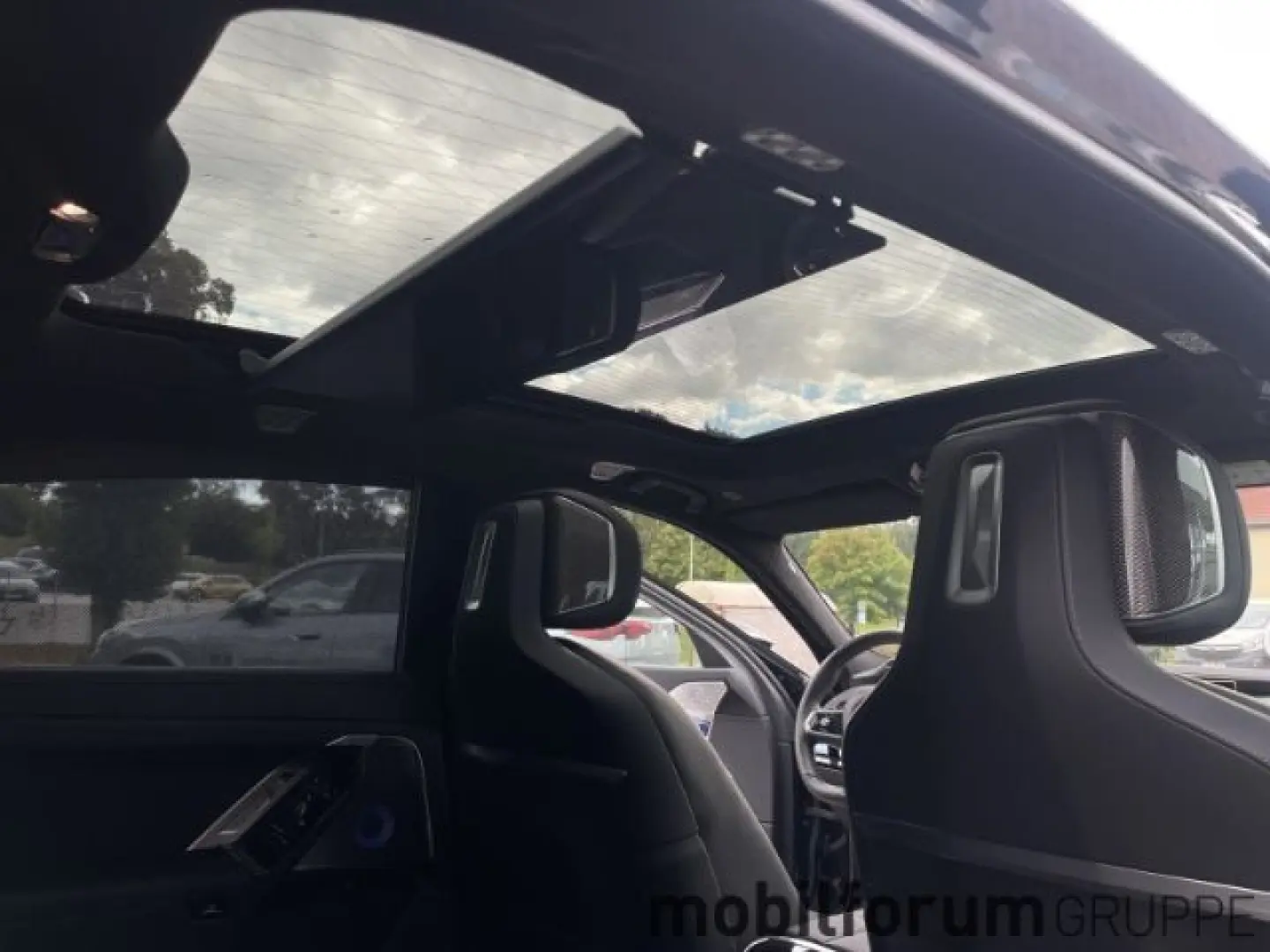 M760 e xDrive M-Sport Lounge Sitze B&W FondEnter