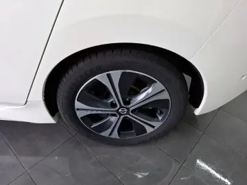 NISSAN LEAF Baterie 40kW / Motor 150CP Tekna