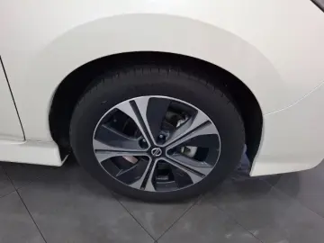 NISSAN LEAF Baterie 40kW / Motor 150CP Tekna