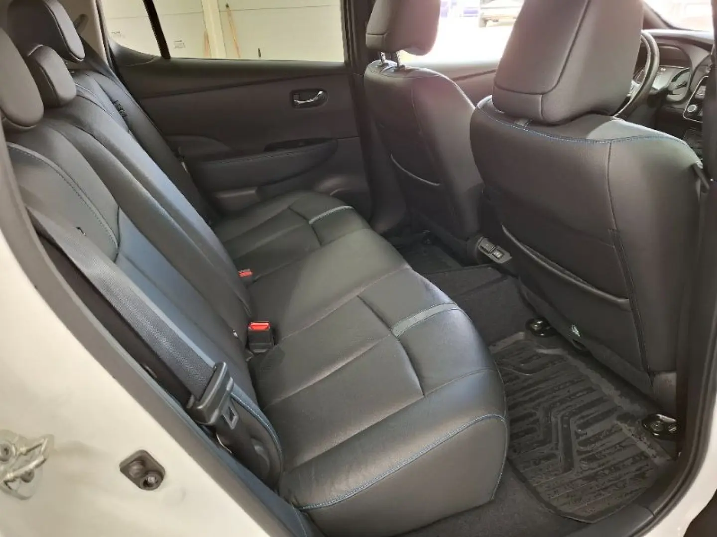 NISSAN LEAF Baterie 40kW / Motor 150CP Tekna
