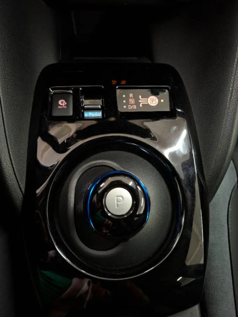 NISSAN LEAF Baterie 40kW / Motor 150CP Tekna