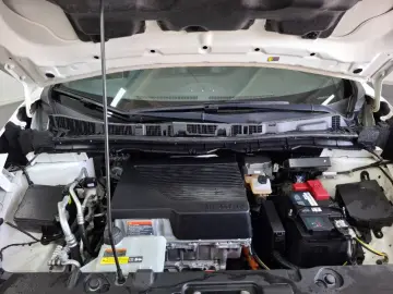 NISSAN LEAF Baterie 40kW / Motor 150CP Tekna
