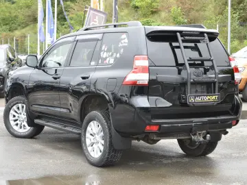Toyota Land Cruiser 2.8L Turbo 4X4 D-4D TEC Edition 7 Locuri