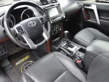 Toyota Land Cruiser 2.8L Turbo 4X4 D-4D TEC Edition 7 Locuri
