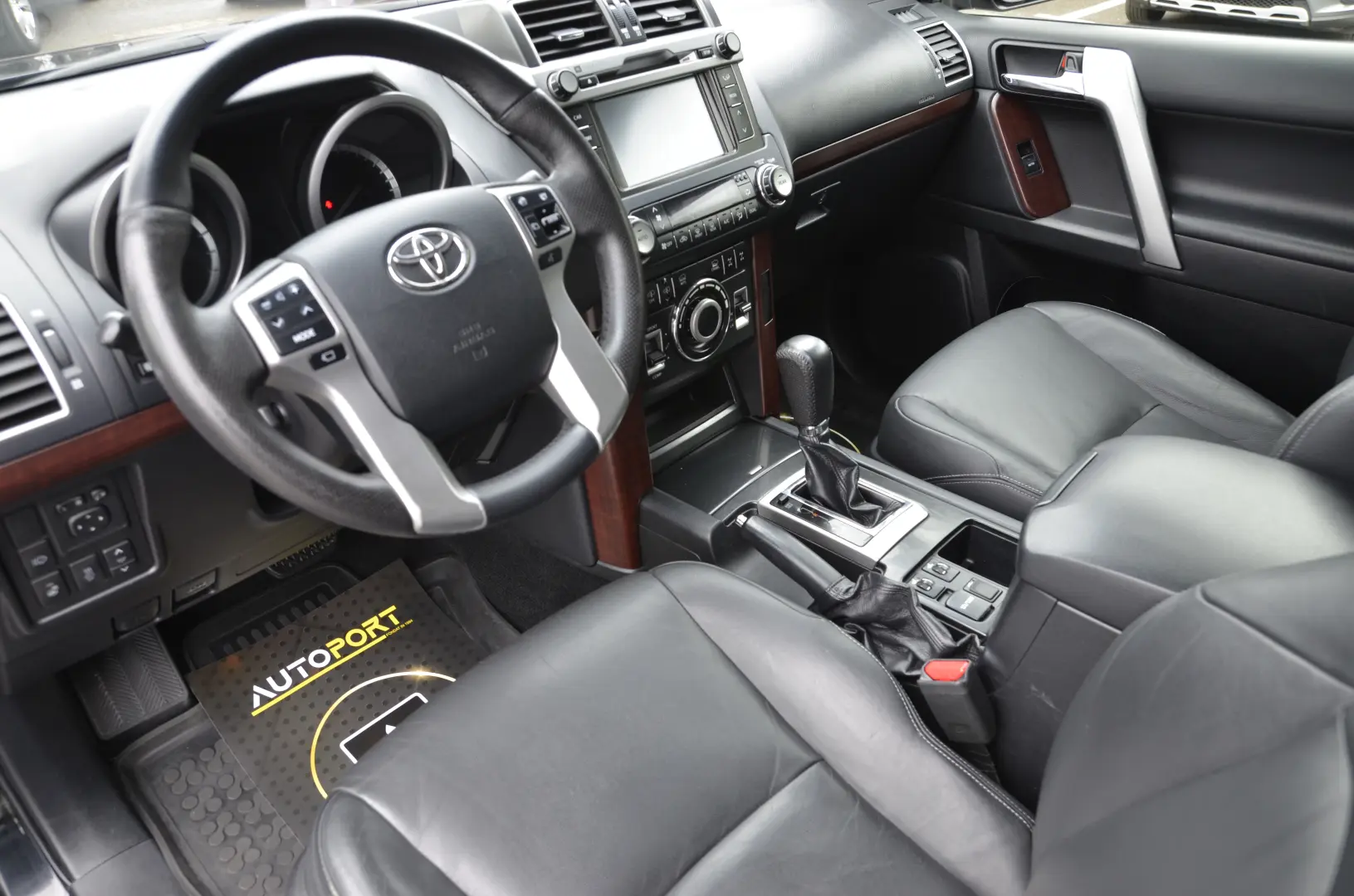 Toyota Land Cruiser 2.8L Turbo 4X4 D-4D TEC Edition 7 Locuri