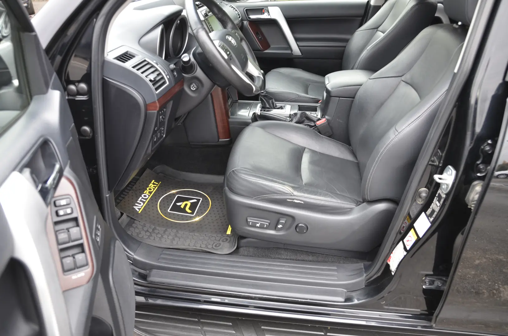Toyota Land Cruiser 2.8L Turbo 4X4 D-4D TEC Edition 7 Locuri