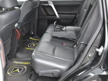 Toyota Land Cruiser 2.8L Turbo 4X4 D-4D TEC Edition 7 Locuri