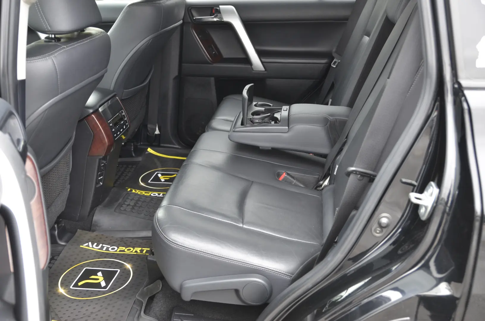 Toyota Land Cruiser 2.8L Turbo 4X4 D-4D TEC Edition 7 Locuri