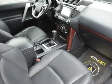 Toyota Land Cruiser 2.8L Turbo 4X4 D-4D TEC Edition 7 Locuri