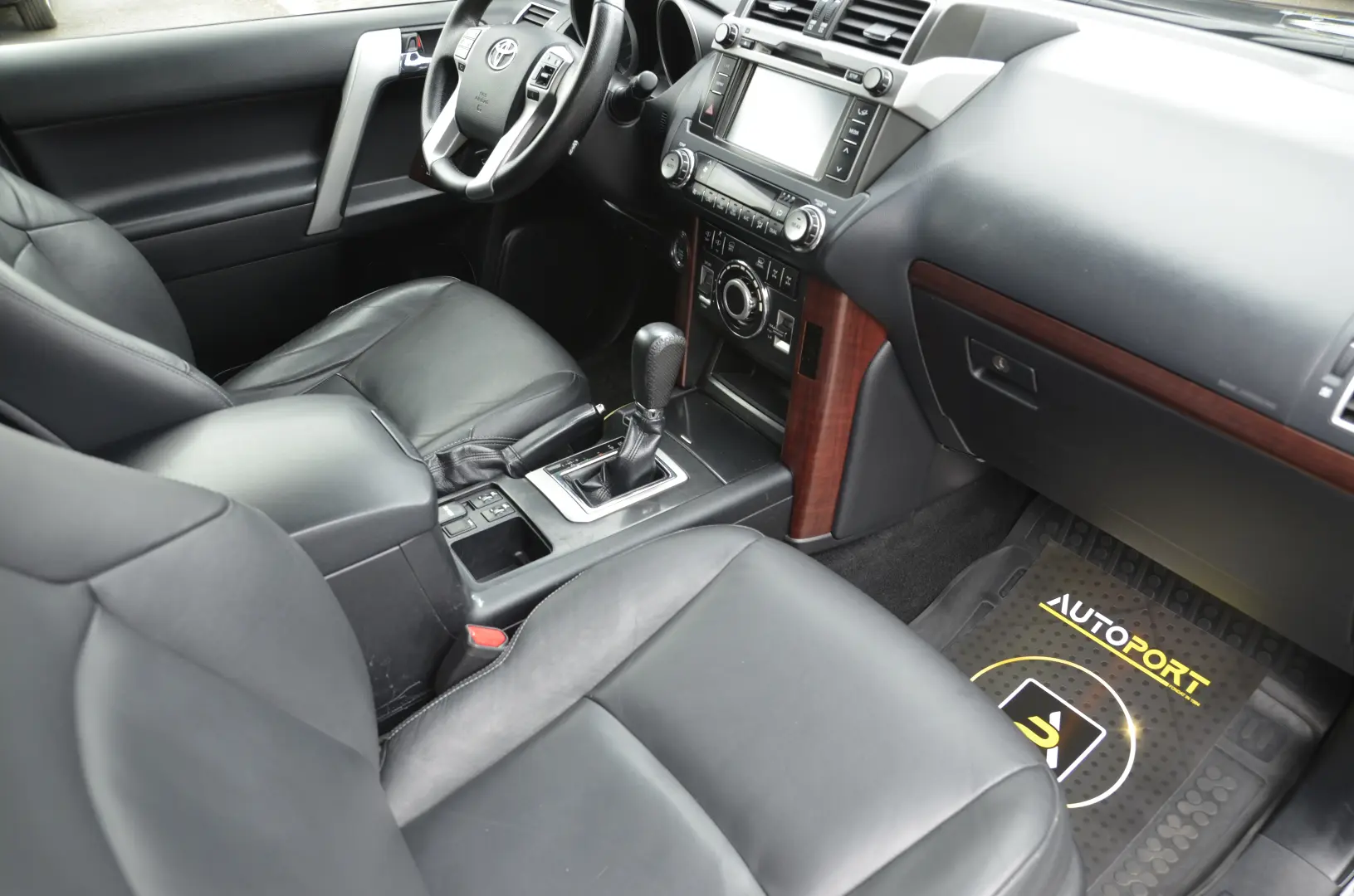 Toyota Land Cruiser 2.8L Turbo 4X4 D-4D TEC Edition 7 Locuri