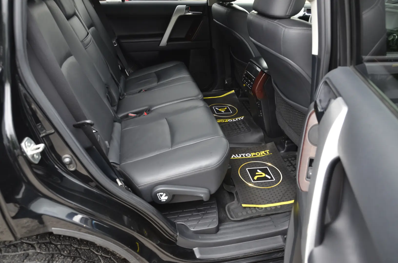 Toyota Land Cruiser 2.8L Turbo 4X4 D-4D TEC Edition 7 Locuri
