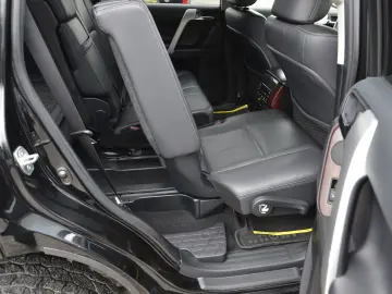 Toyota Land Cruiser 2.8L Turbo 4X4 D-4D TEC Edition 7 Locuri