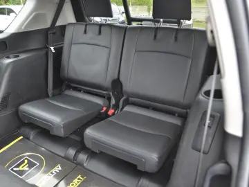 Toyota Land Cruiser 2.8L Turbo 4X4 D-4D TEC Edition 7 Locuri