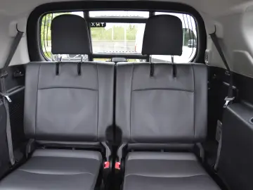 Toyota Land Cruiser 2.8L Turbo 4X4 D-4D TEC Edition 7 Locuri