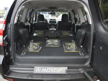 Toyota Land Cruiser 2.8L Turbo 4X4 D-4D TEC Edition 7 Locuri
