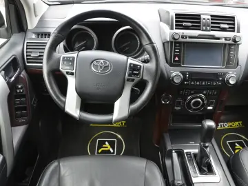 Toyota Land Cruiser 2.8L Turbo 4X4 D-4D TEC Edition 7 Locuri