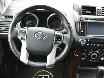 Toyota Land Cruiser 2.8L Turbo 4X4 D-4D TEC Edition 7 Locuri