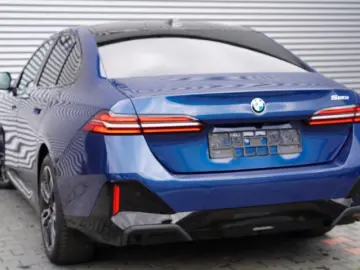 520i M Sport PANO HUD 360 MEMO H&K CARBON AHK