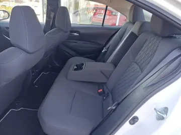 Toyota Corolla Sedan 1.8 hybrid 122 CVT BUSINESS