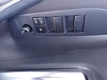 Toyota Corolla Sedan 1.8 hybrid 122 CVT BUSINESS