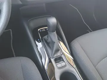 Toyota Corolla Sedan 1.8 hybrid 122 CVT BUSINESS