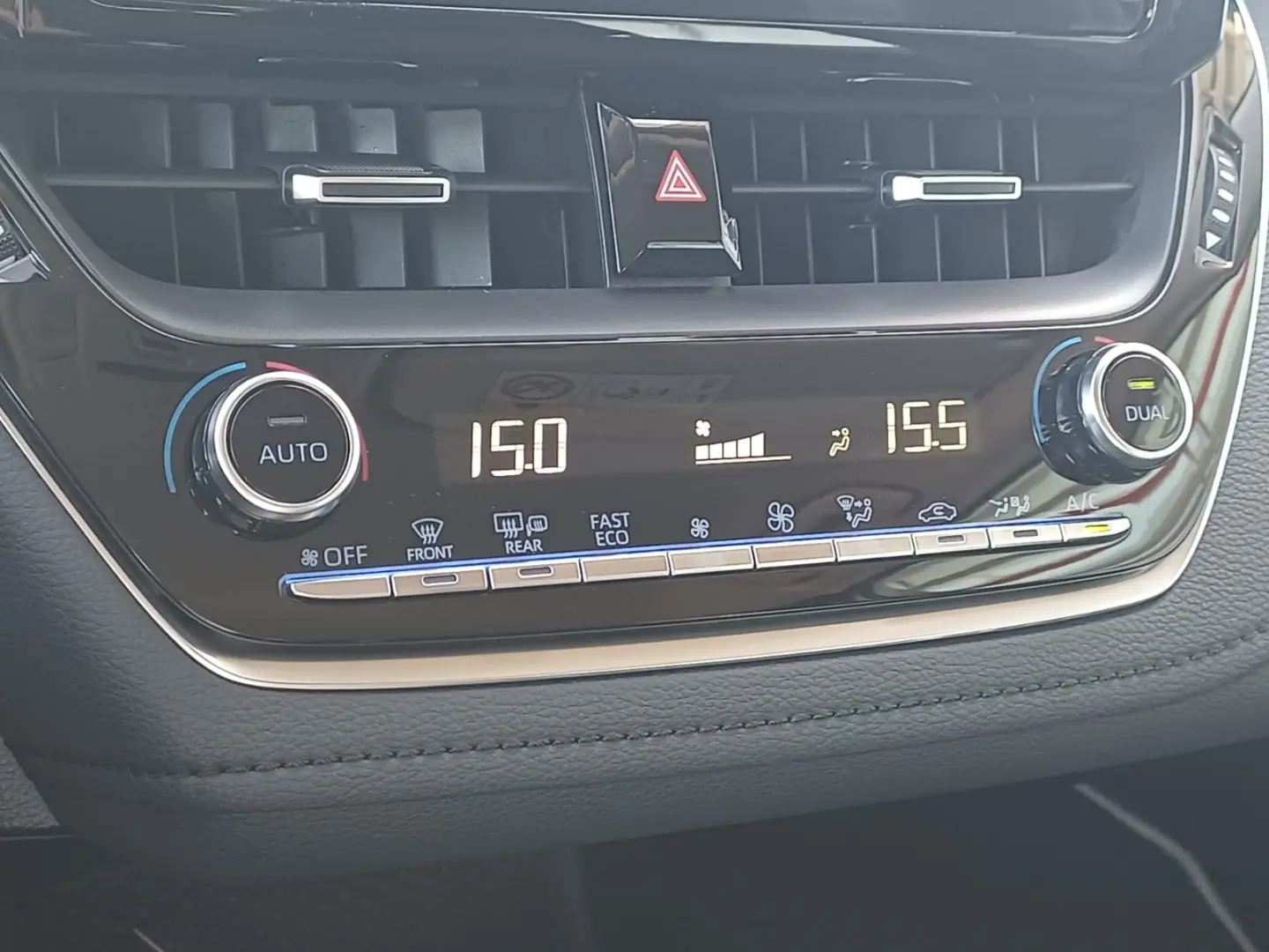 Toyota Corolla Sedan 1.8 hybrid 122 CVT BUSINESS