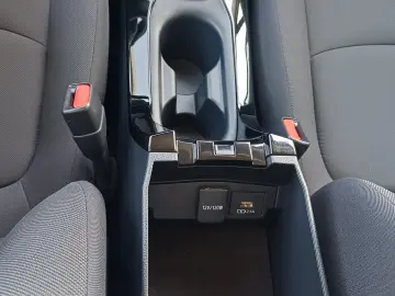 Toyota Corolla Sedan 1.8 hybrid 122 CVT BUSINESS