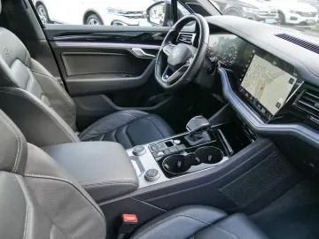 Touareg 3.0 V6 R 4M eHybrid Pano AHK ACC