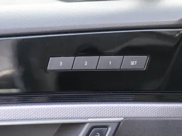 Touareg 3.0 V6 R 4M eHybrid Pano AHK ACC