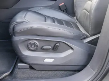 Touareg 3.0 V6 R 4M eHybrid Pano AHK ACC