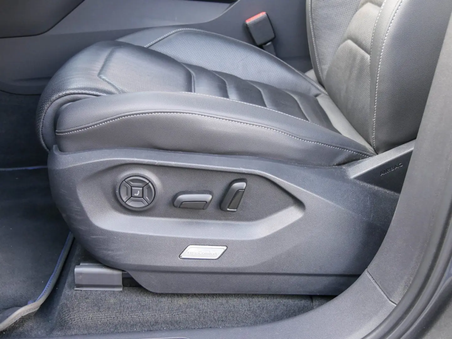 Touareg 3.0 V6 R 4M eHybrid Pano AHK ACC