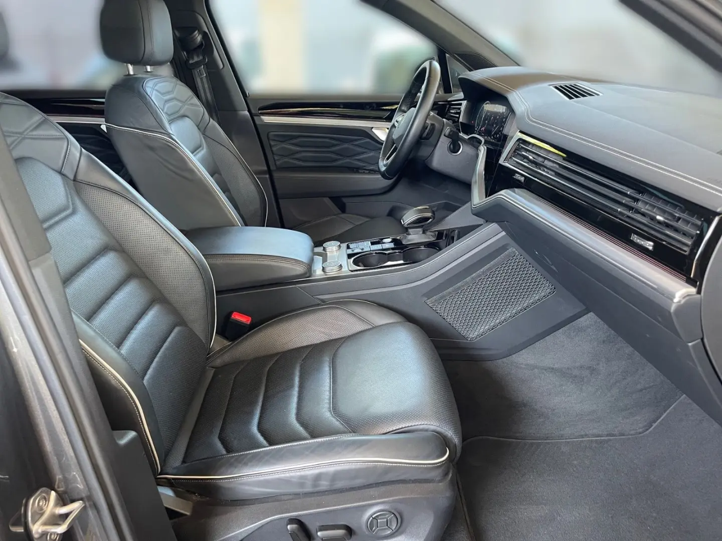 Touareg Elegance eHyb.+Pano+HuD+Leder+AHK+Luft+