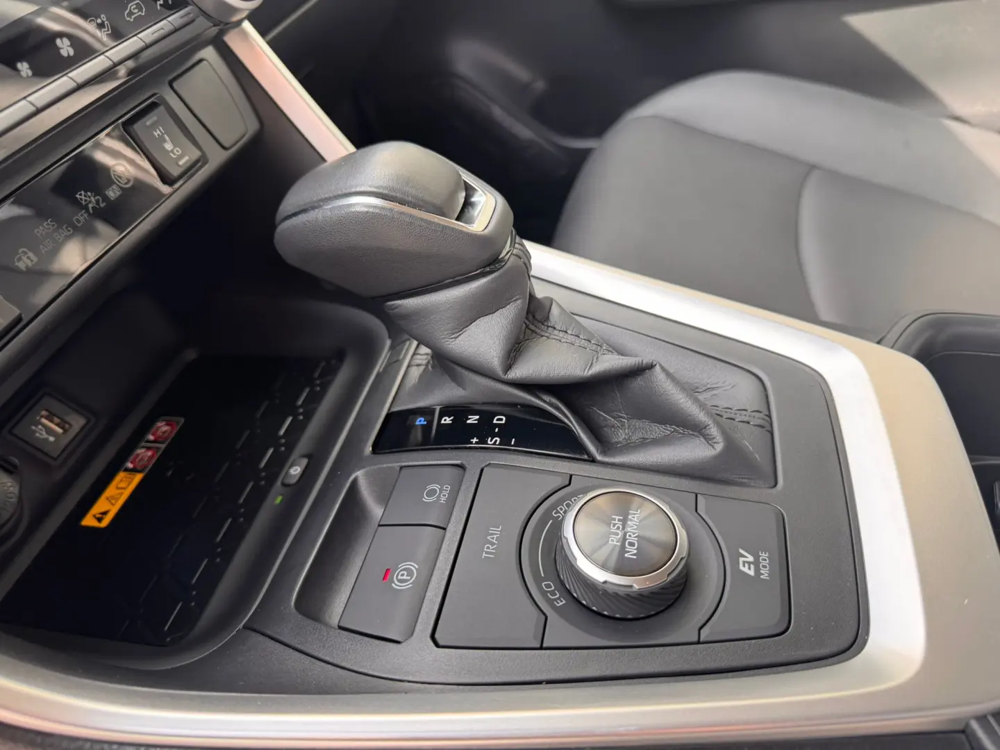 Toyota RAV-4 Hybrid 2.5 222 CP Luxury 4x4/ Car no.47