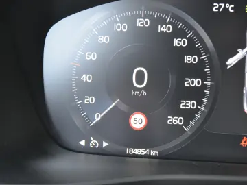 Volvo XC40 2.0 D3 Momentum 2WD