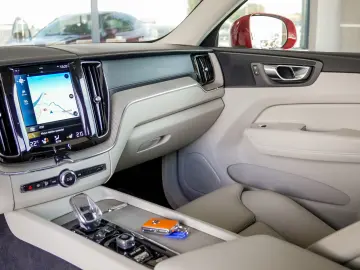 VOLVO XC60 T6 INSCRIPTION PLUG-IN