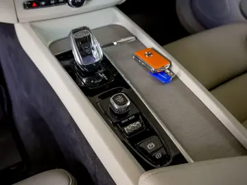 VOLVO XC60 T6 INSCRIPTION PLUG-IN