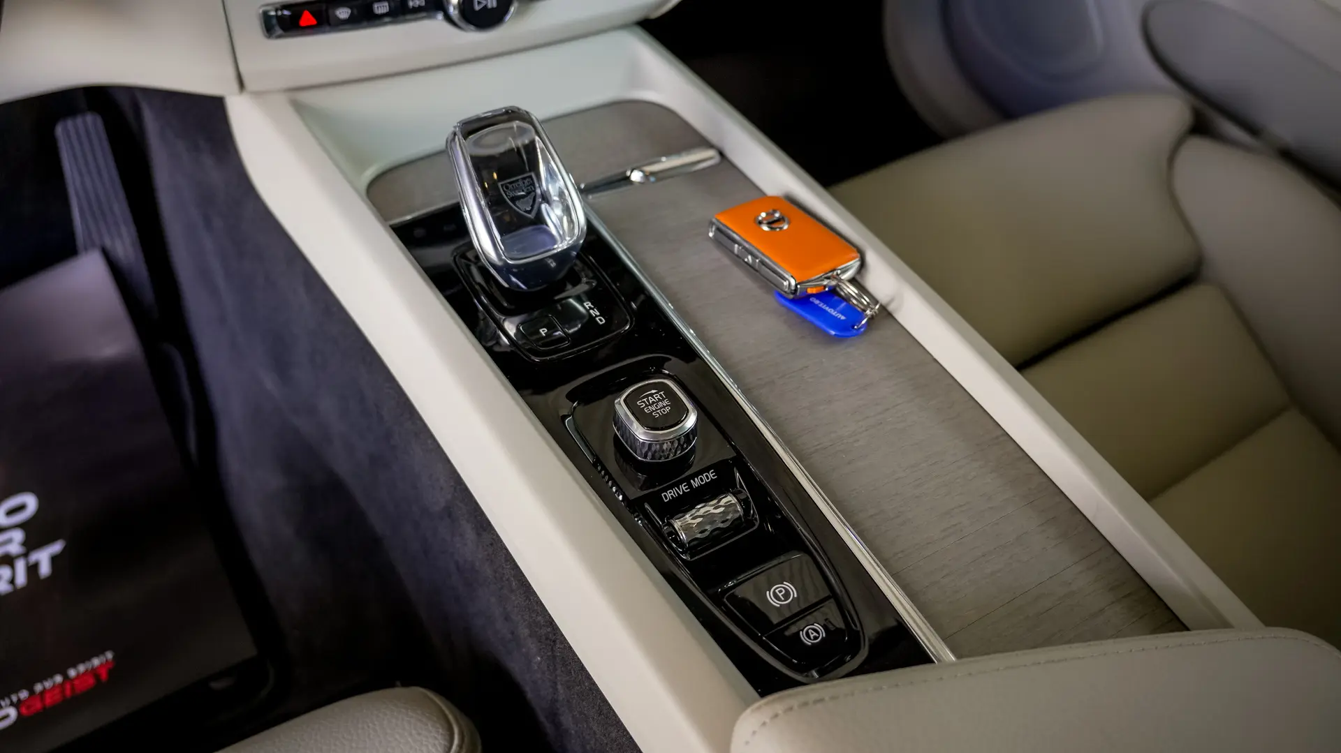 VOLVO XC60 T6 INSCRIPTION PLUG-IN