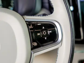 VOLVO XC60 T6 INSCRIPTION PLUG-IN