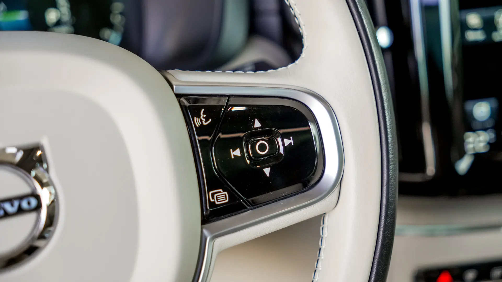 VOLVO XC60 T6 INSCRIPTION PLUG-IN