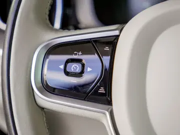 VOLVO XC60 T6 INSCRIPTION PLUG-IN