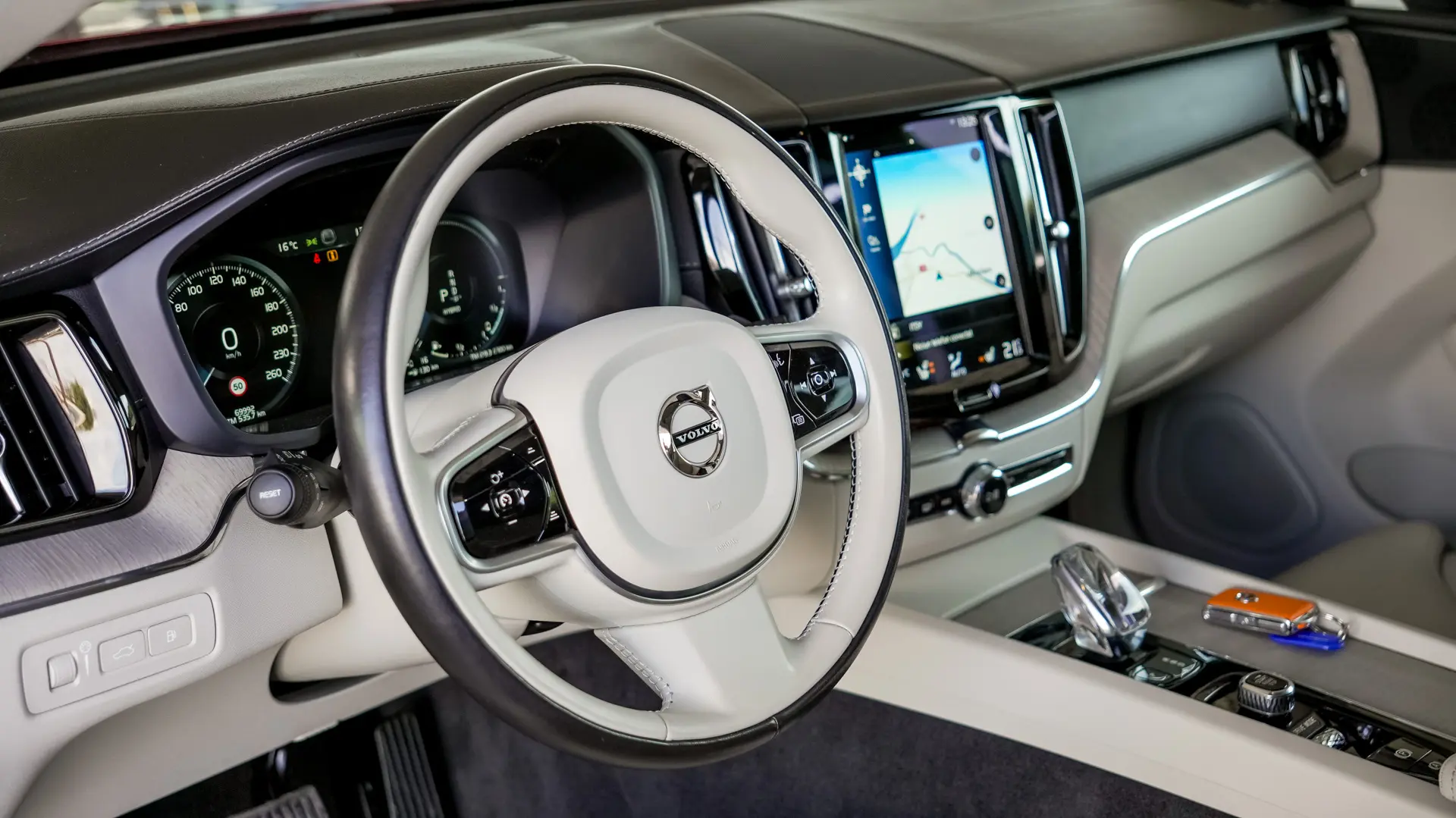 VOLVO XC60 T6 INSCRIPTION PLUG-IN