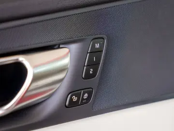 VOLVO XC60 T6 INSCRIPTION PLUG-IN