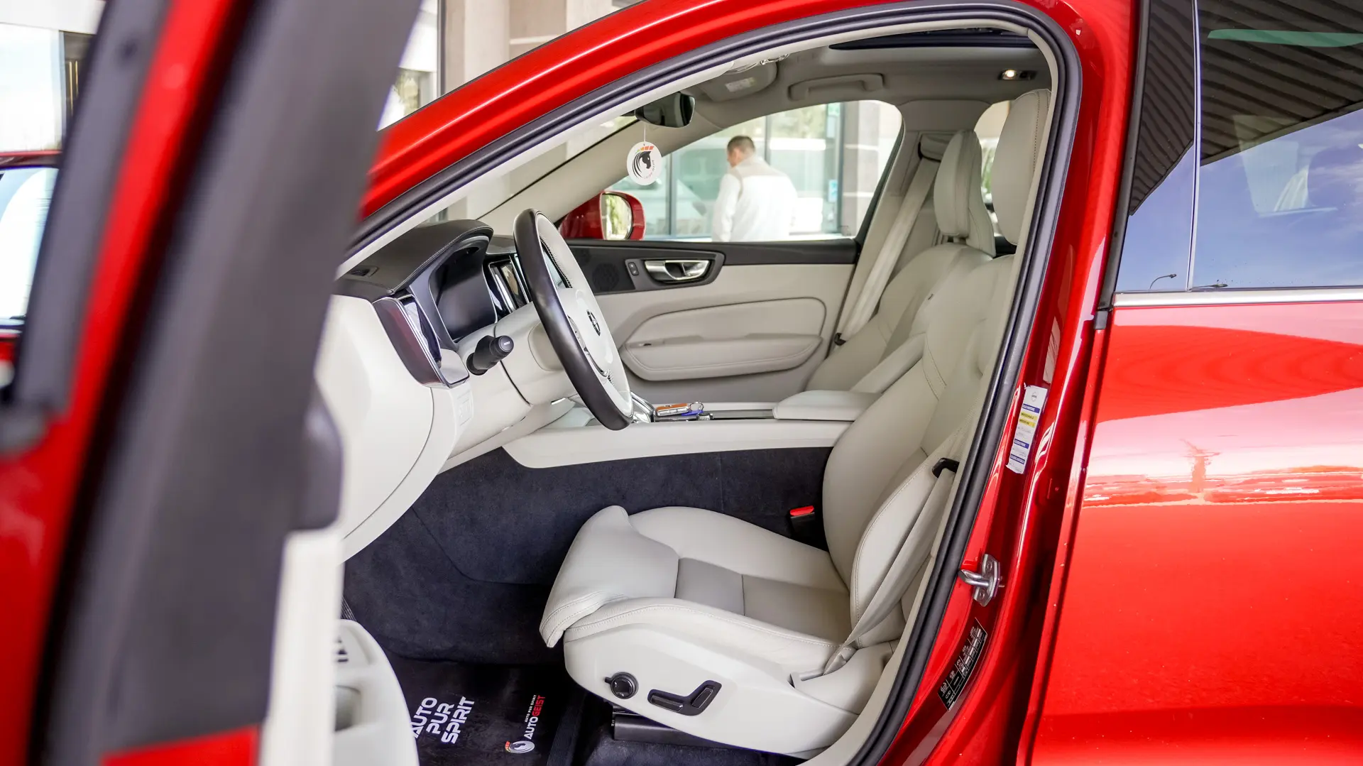 VOLVO XC60 T6 INSCRIPTION PLUG-IN