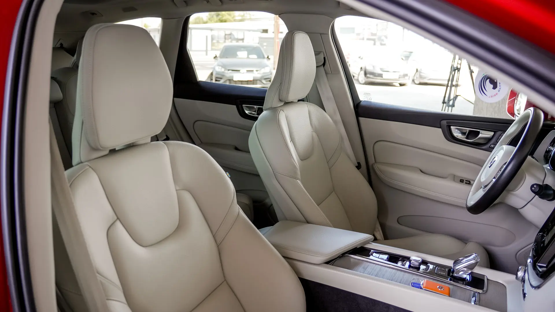 VOLVO XC60 T6 INSCRIPTION PLUG-IN
